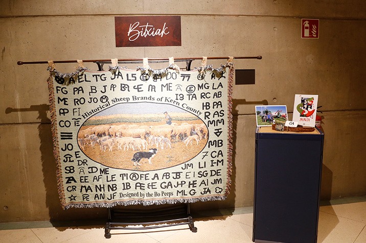 Museo del Nacionalismo Vasco - Manta de pastores vascos en EEUU