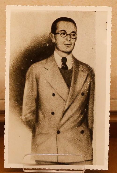 Museo del Nacionalismo Vasco - Bitxiak - Máquina de coser de la madre de Esteban Urkiaga “Lauaxeta”